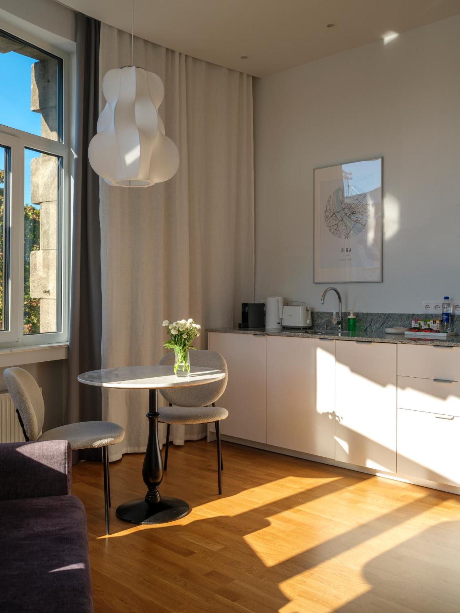 Aparthotel Miro Center - Quiet Chic, Self Check-in Riga