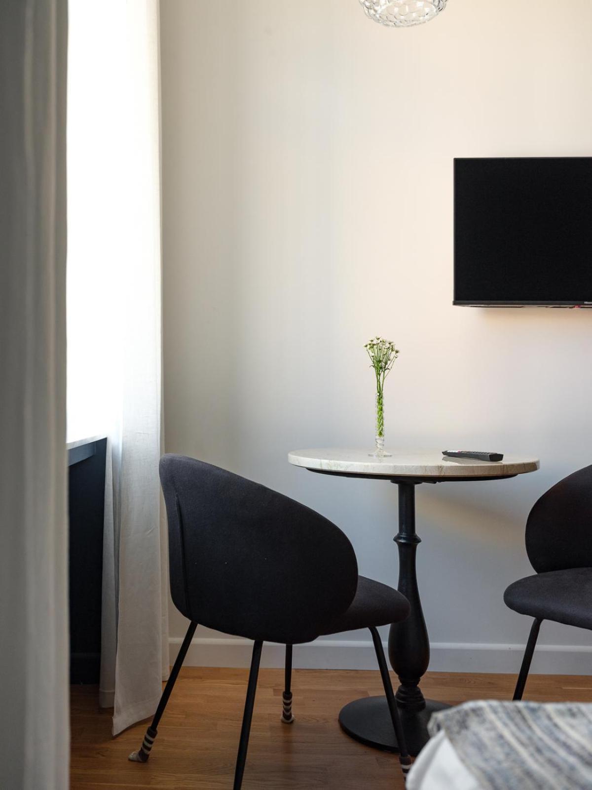 Aparthotel Miro Center - Quiet Chic, Self Check-in Riga